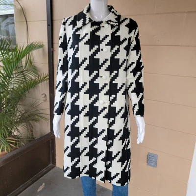 Vintage 1970s Rothmoor Women Trench Coat Geometric Black White Pattern Size XXL - Image 1 of 4