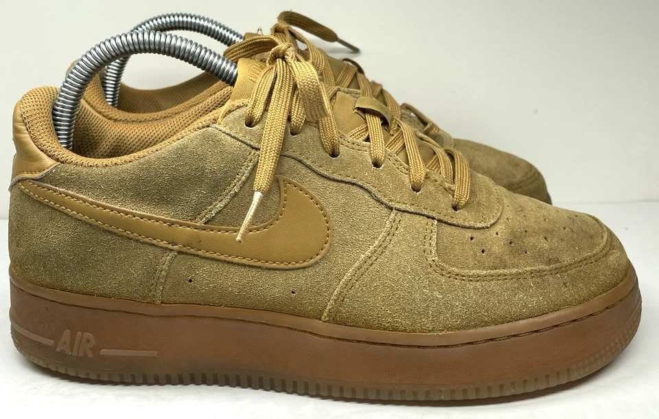 Nike Air Force 1 LV8 Tenis GS Talla 6Y Parte Superior Baja Trigo Gamuza Suela de Goma BQ5485-700 Foto 1 de 1