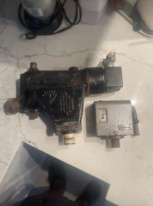 MCDONNELL MILLER Low Water Cut-off N. 67 steam boiler float type Honeywell Stat - Picture 1 of 7
