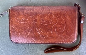 Patricia Nash Tooled Leather Wristlet Wallet Clutch Brown - Picture 1 of 9