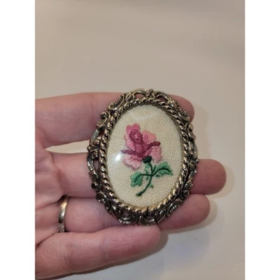 Broche Pin Rosa Ovalado Vintage Bordado Flor Tono Plata Marco Filigrana Foto 1 de 4
