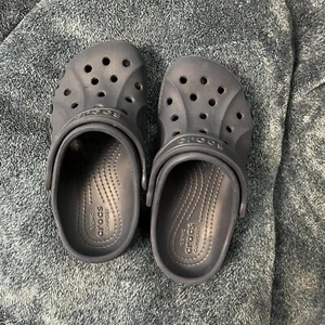 Size 10 - Crocs Unisex Navy Clog Sandal, Kids Crocs, Shoes - Picture 1 of 8
