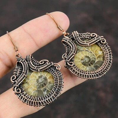 Pendientes envueltos en alambre fósil de amonita hechos a mano de cobre ropa diaria 2,24" Foto 1 de 4