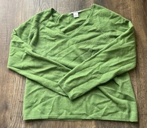 EVELYN GRACE CASHMERE V NECK SWEATER GREEN - Picture 1 of 3