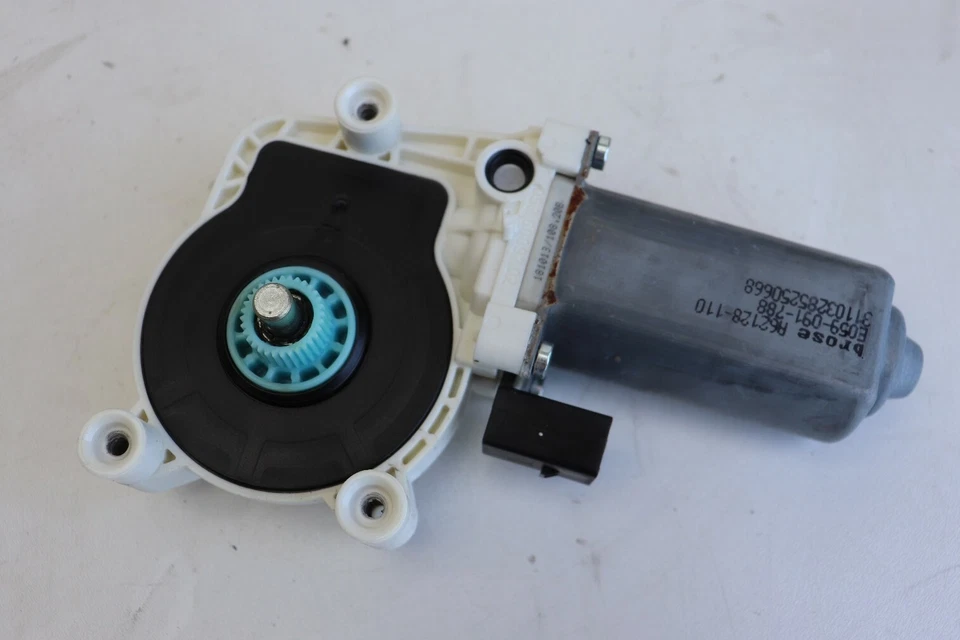 Мотор стеклоподъемника с электроприводом Porsche Cayman S 981 2014 LHS J175 - Изображение 1 из 1