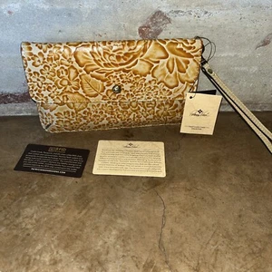PATRICIA NASH Naturale Adelasia Wristlet P1373591 Italian Floral Garden MSRP $89 - Picture 1 of 3