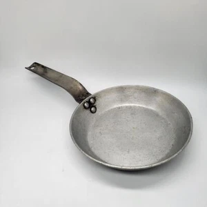 Vintage Wear-Ever #2506 Small Aluminum Frying Pan Made in USA Long Handle - Picture 1 of 5