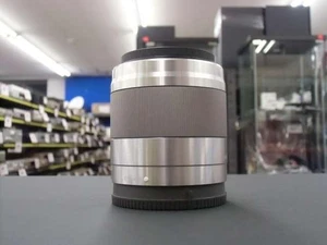 Lente principal gran angular Sony SEL50F18F para cámaras con montura E - Imagen 1 de 6