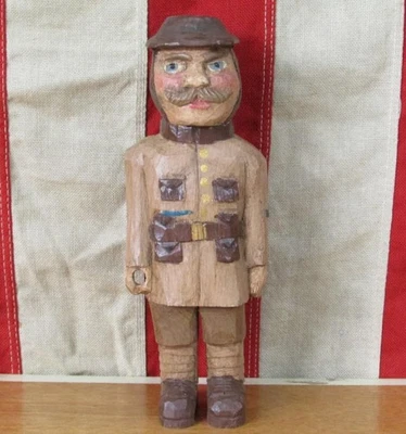 Antigua figura de arte popular de soldado militar de Estados Unidos de la Primera Guerra Mundial tallada a mano de madera de colección de la década de 1920 Foto 1 de 4