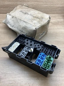 518261300 98ag 14a067 ce 1126245 fuse module ford focus - Picture 1 of 8