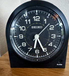 Seiko Alarm Clock Black Non-Ticking Arabic Numerals Nightlight Battery Powered - Picture 1 of 12