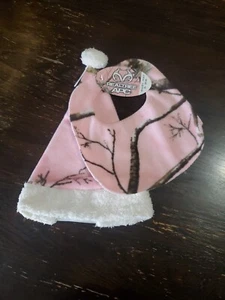 REALTREE APC BABY HAT AND BIB PINK CAMOUFLAGE ADJUSTABLE NWT! 💕💕 - Picture 1 of 6