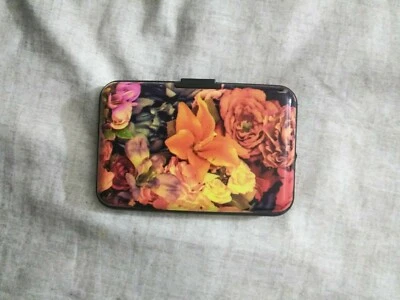 Estuche de bolsillo cubierto de aluminio con soporte para billetera de tarjeta de crédito de identificación comercial diseñado   Foto 1 de 4