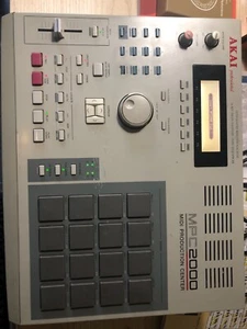AKAI Pro MPC2000 Midi Music Production Center Classic Studio Gear - Bild 1 von 6