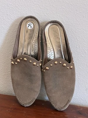 Zapatos planos Donald Pliner para mujer marrón gamuza tachonados sin cordones talla 7,5 Foto 1 de 4