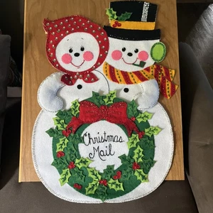 Bucilla Christmas FROSTY COUPLE Snowmen COMPLETED Wall Hanging Felt Mail Bag - Picture 1 of 10