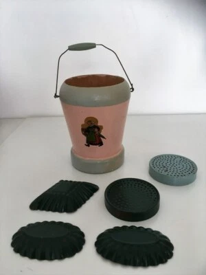 ancien seau de plage en bois - Photo 1/4