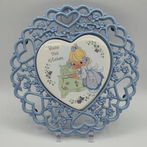 Vintage Precious Moments Untersetzer Bless This Kitchen 1996 blau Eisen Herzen und Blumen - Bild 1 von 6
