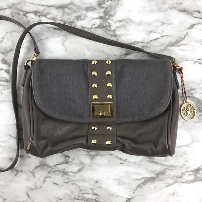 Vieta 人造皮革灰色毛皮斜挎包 Nordstrom 女式金色耳钉手拿包  — 第 1/4 张图片