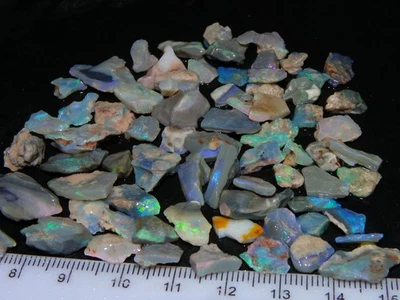 Bonito paquete de ópalo Rough Lightning Ridge 116 quilates costura/cristal/chips verde/rojo/azul Foto 1 de 4