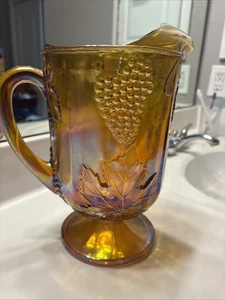 Vintage Indiana Carnival Glas Ringelblume 64 Unzen Standfuß Krug Ernte Traube - Bild 1 von 8