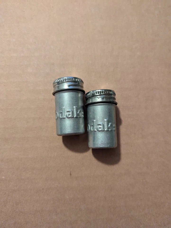 Botes de película Kodak plateados vintage vacíos usados Foto 1 de 1