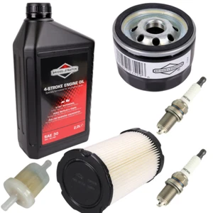 Kit Manutenzione Husqvarna TC 142T B&S 7200 Filtro + Olio 2L + Candele ORIGINALE - Foto 1 di 6