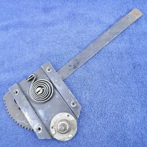 Window Regulator 1937-1938 Pontiac Deluxe 6 Series 8 Series Sedan Left 4074620 - Picture 1 of 11