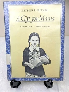A Gift for Mama by Esther Hautzig Hardcover First Edition - Imagen 1 de 12