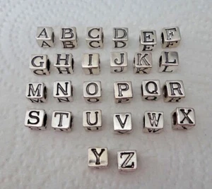 Dije de cuentas espaciador de bloque inicial de 7 mm cuadrado plata esterlina 5 mm alfabeto orificio - Imagen 1 de 5