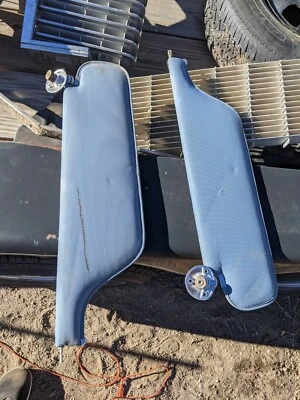 1968 Cadillac Deville Visors plus mounting fixture metal — 第 1/2 张图片