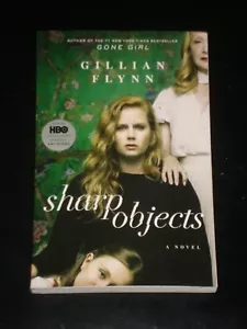LIBRO NUEVO HECHO EN SERIE de Gillian Flynn (2018, libro de bolsillo) HECHO EN SERIE - Imagen 1 de 1