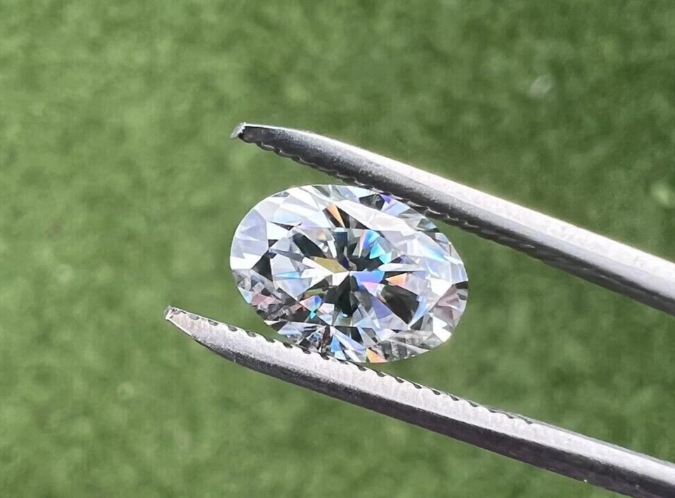 1.5Ct oval Shape Lab Grown Diamond G-H Color & Vs  Clarity Diamond - Image 1 of 4