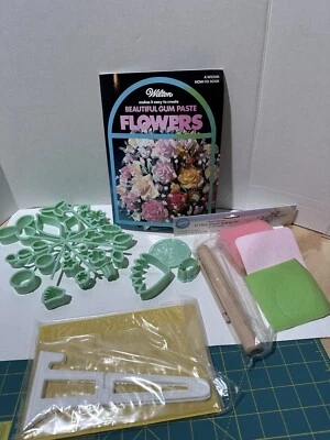 Wilton Gum Paste Flower Making Set (32 Pieces) Vintage 90’s Cake Decorating - Image 1 of 4