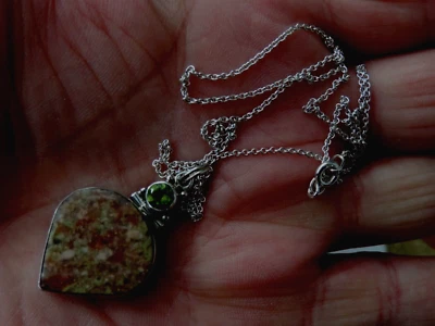 Precioso Colgante de Plata con Kuncita Marrón Natural 6,4 Gr.  3 X 1,8 Cm. Ancho Foto 1 de 4