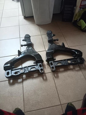 Kit de montaje de puntal de brazos de control inferiores delanteros para GMC Envoy Chevrolet Trailblazer Foto 1 de 4