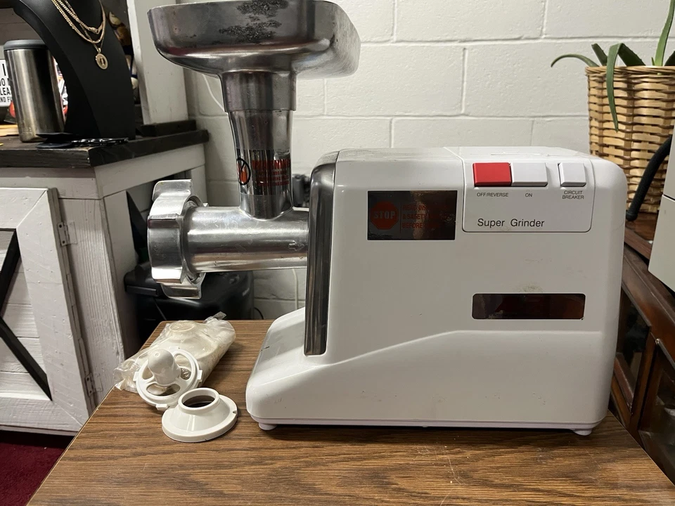 Máquina picadora de carne Foto 1 de 4