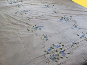 Vintage Tablecloth LInen 102"x 60" White Embroidered Floral 12 Napkins - Picture 1 of 2