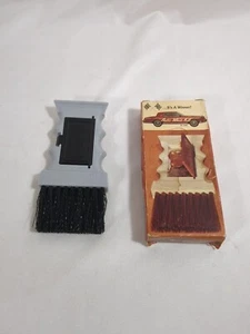 Vintage Auto-Whis-Kit BLU raschietto ghiaccio, scopa, scatola monete-apribottiglie NOS con SCATOLA - Foto 1 di 6