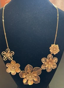 Loft Outlet Signed Jewelry Gold Tone Metal Flower Statement Floral Necklace NEW - Picture 1 of 8