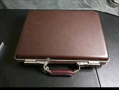 American Tourister коричневый жесткий чехол атташе с 2 ключами винтажный  - Изображение 1 из 4