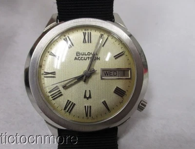 OROLOGIO VINTAGE BULOVA ACCUTRON CALENDARIO DATA 2182 UOMO FUNZIONANTE! 2980 QUADRANTE TAPPEZZERIA - Immagine 1 di 4