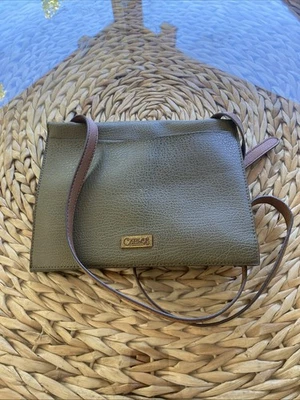 Cartera Bandolera Correa Ajustable Verde Oliva Carlos Santana Foto 1 de 4