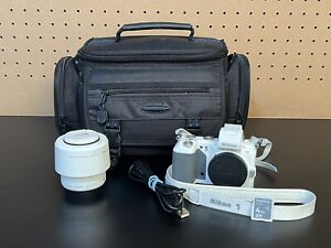 Nikon 1 V2 14.2MP Mirrorless Digital Camera - White-With Lens **Near Mint** Bag