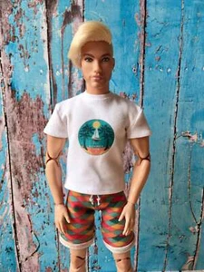 Boutique bedrucktes T-Shirt ""Sommerinsel"" für Ken Puppe in vielen Farben - Bild 1 von 10