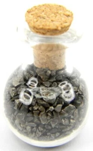 Nantan echte Eisen-Nickel Meteoriten Fragmente in einer 2ml Flasche Guangxi, China - Bild 1 von 3