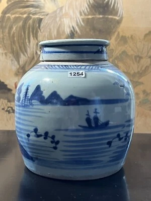 Jarro de gengibre azul e branco da dinastia Qing com tampa de cena costeira reparado 7” T - Imagem 1 de 4
