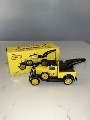 1993 Eastwood Automobilia Club 1931 Ford Wrecker Bank with Key 1:25 scale - Image 1 of 4