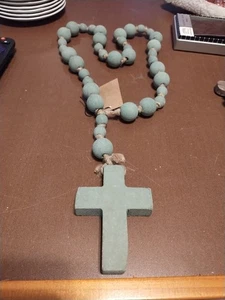 Kreuz Wandbehang Holz Perlen Bauernhaus Rustikal Cottagecore Boho Christliche Deko  - Bild 1 von 2