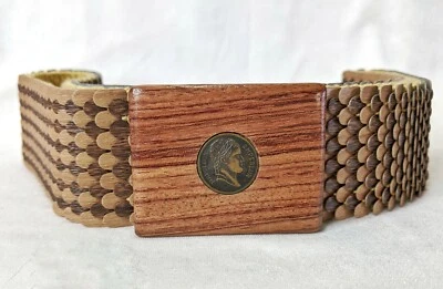 Cinturón elástico vintage de madera entrelazado con hebilla de cabeza de Napoleón Foto 1 de 4
